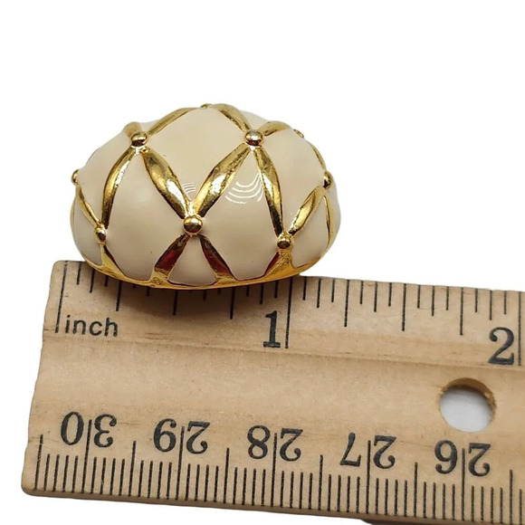 Joan Rivers Oval Shaped Cream Enamel Earrings Clip on Gold Tone Vintage - Picture 6 of 6